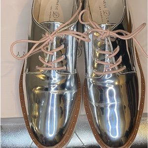 Chinese Laundry Silver patent lace-up loafers